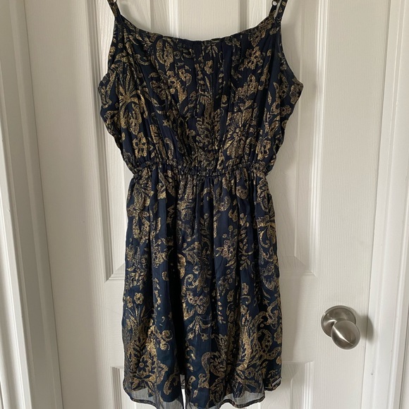 Abercrombie & Fitch Dresses & Skirts - Abercrombie & Fitch Navy Gold Mini Dress